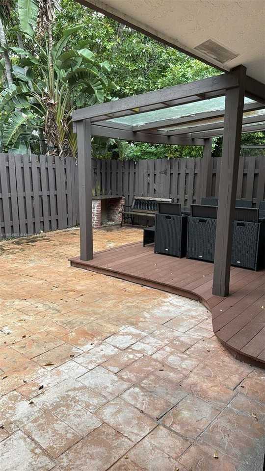 546 Ne 199th Ln #5464W - Photo 2 of 19