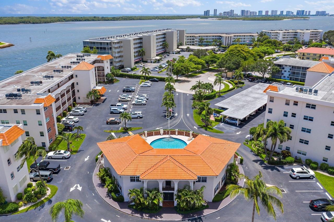 29 Yacht Club Dr #29-407 - Photo 4 of 50