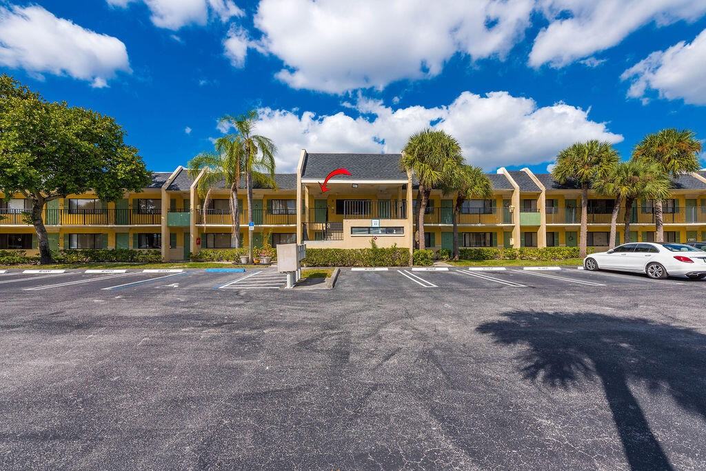 1529 Meadows Cir W #1529 - Photo 5 of 30