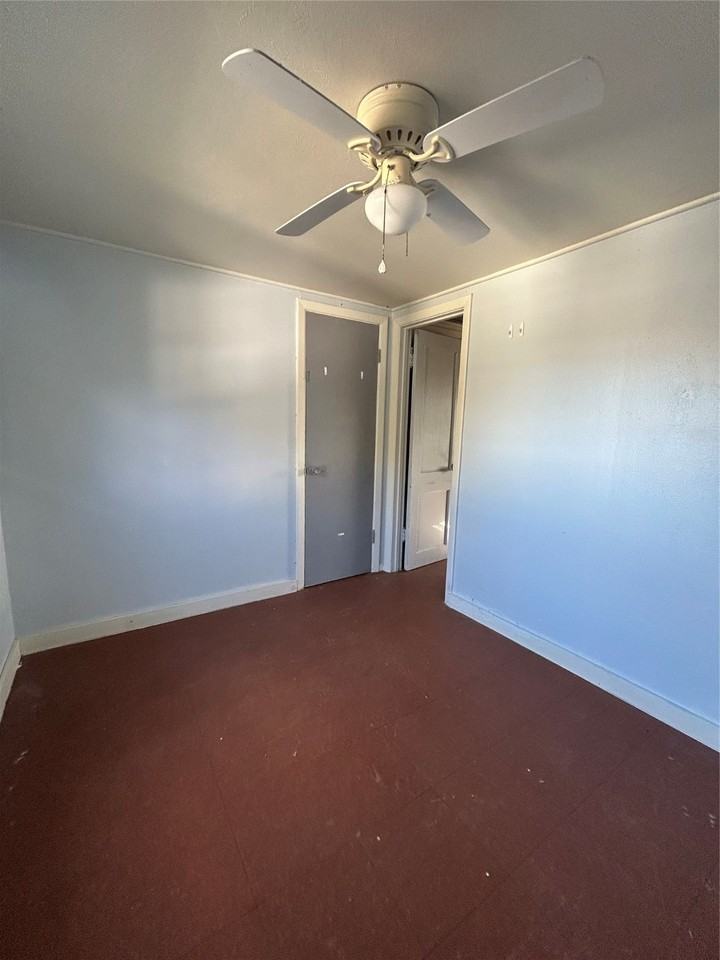 1901 N Avenue G #1901-1 - Photo 6 of 8