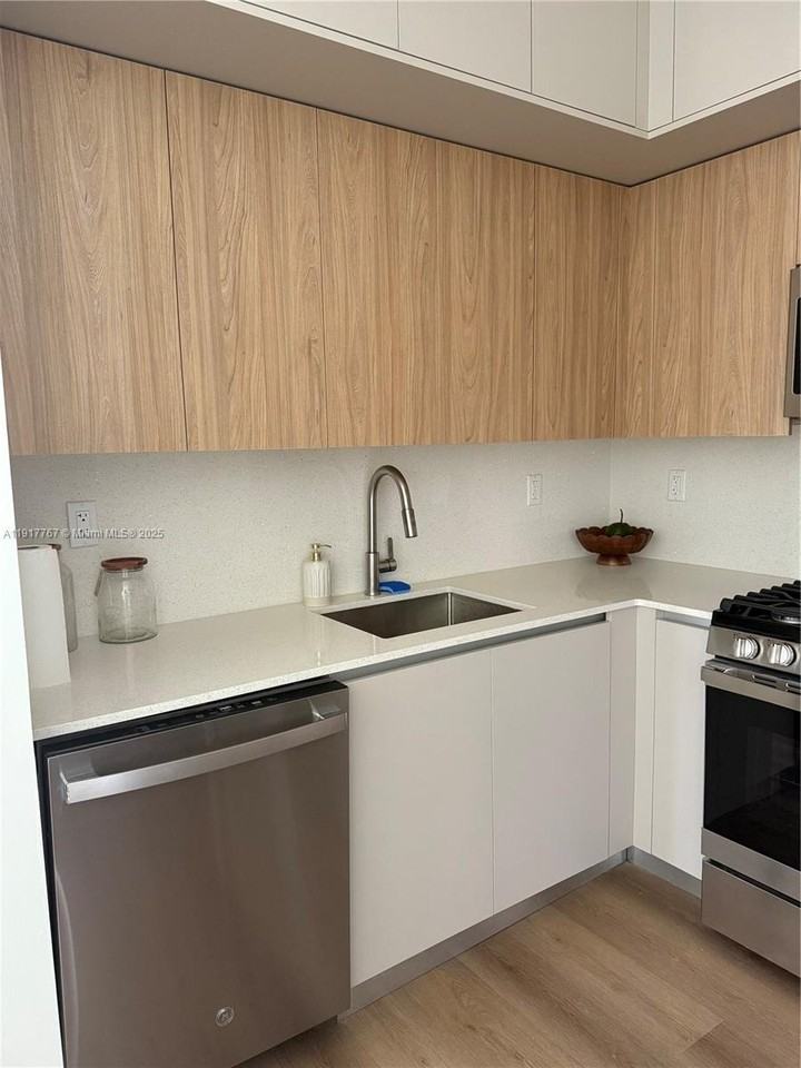 Flamingo-Lummus #1619-307 - Photo 4 of 5