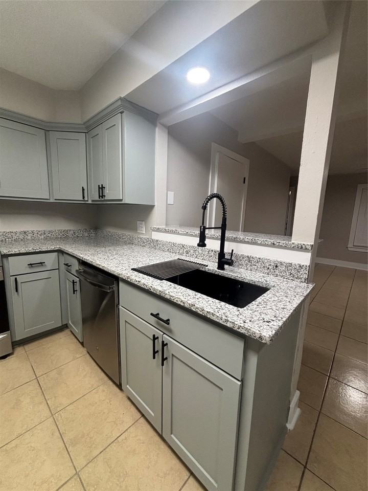 216 S Pruett St #216 - Photo 3 of 21