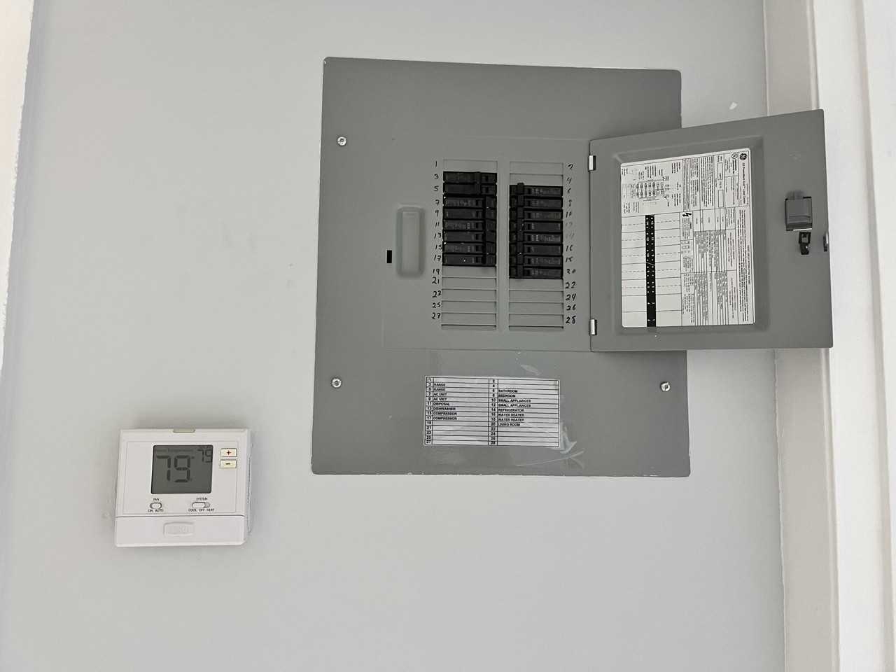 1195 Nw 16th Ave #1195-6 - Photo 4 of 8