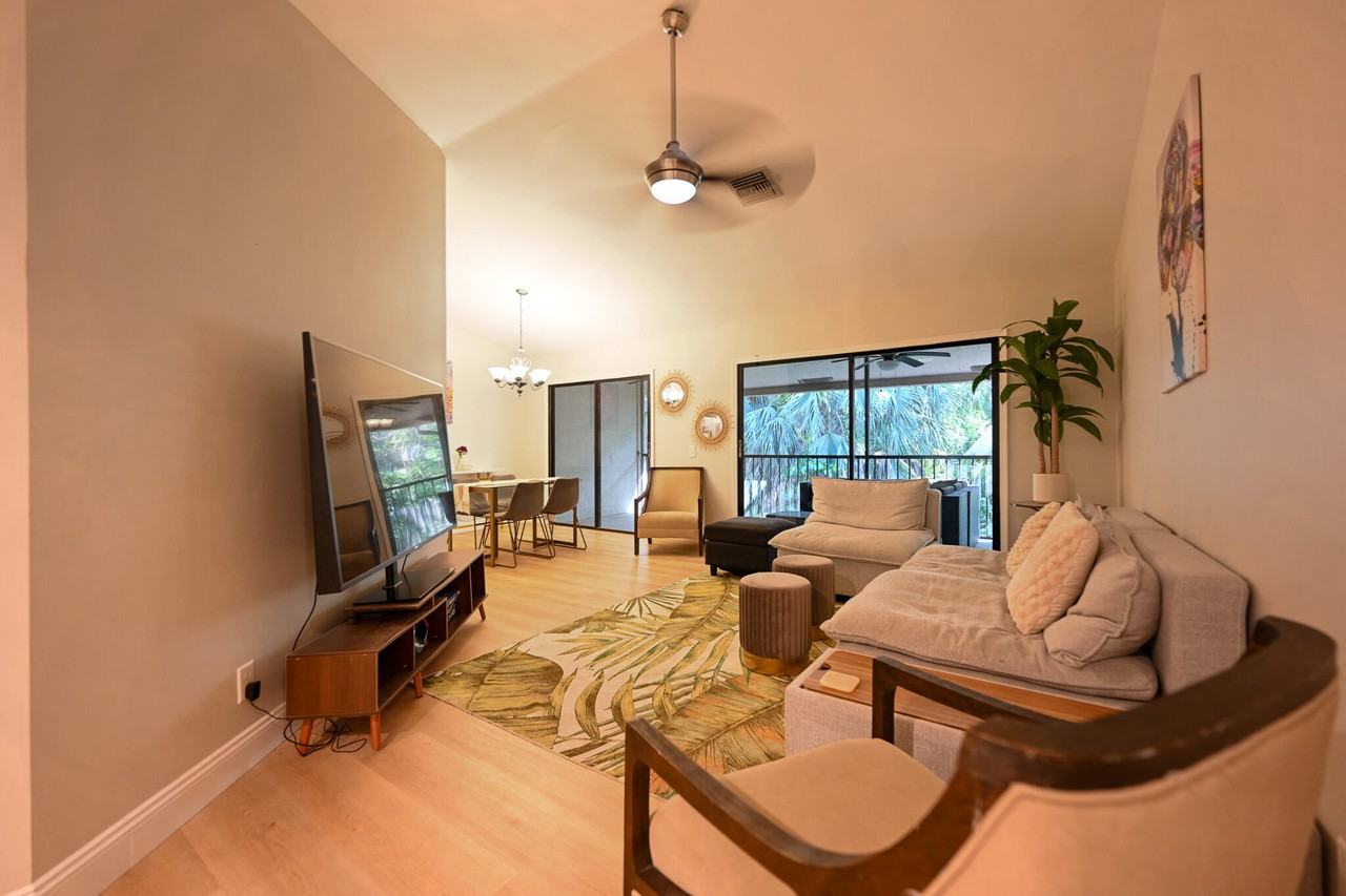 5740 Coach House Cir #5740F