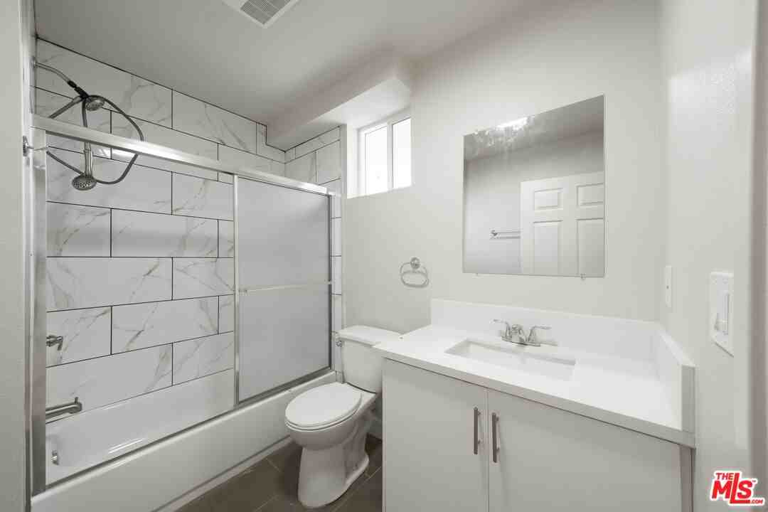 735 E 82nd St #735-735 - Photo 5 of 13
