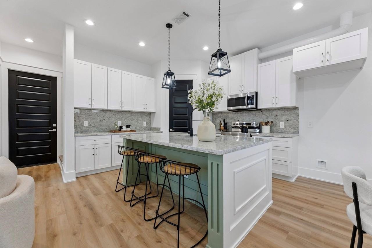 518 Clinton St #518B - Photo 2 of 50