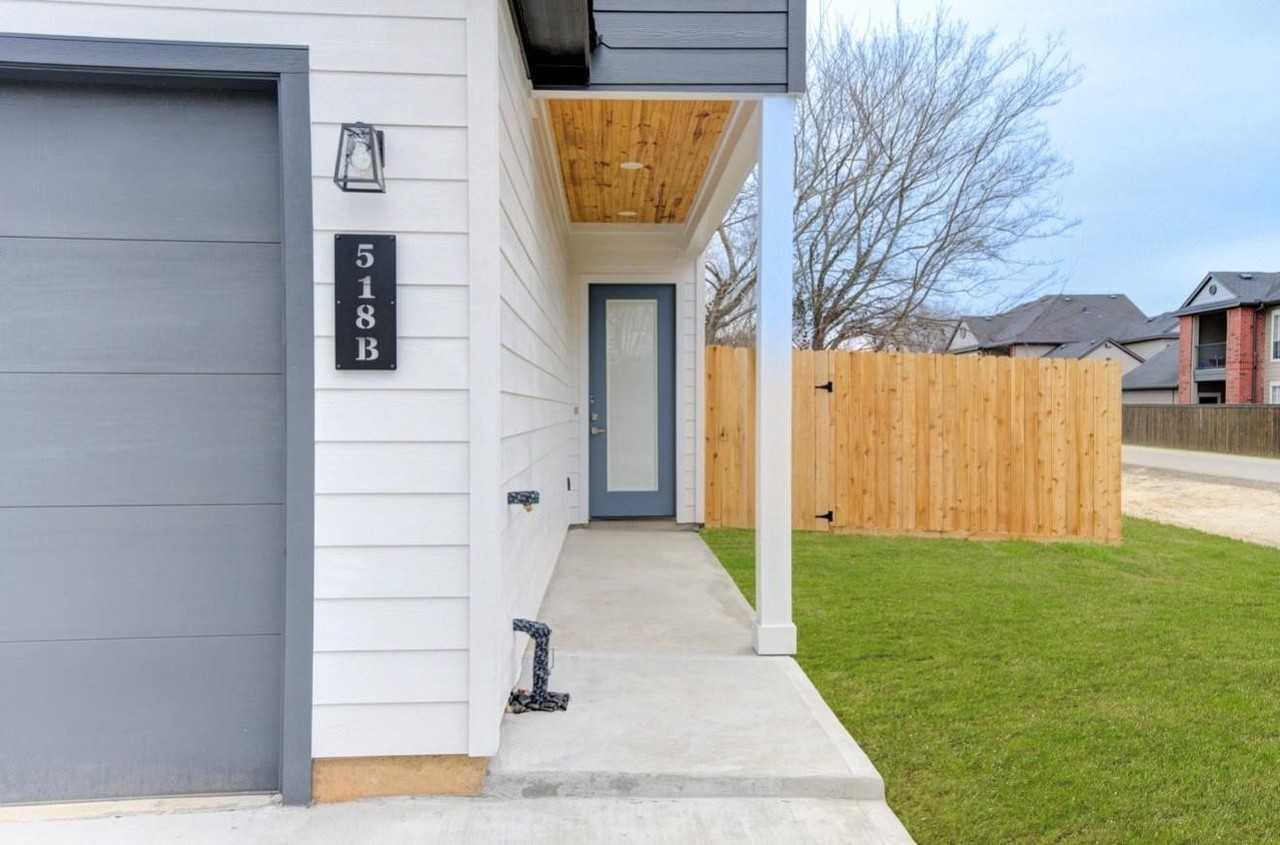 518 Clinton St #518B - Photo 3 of 50