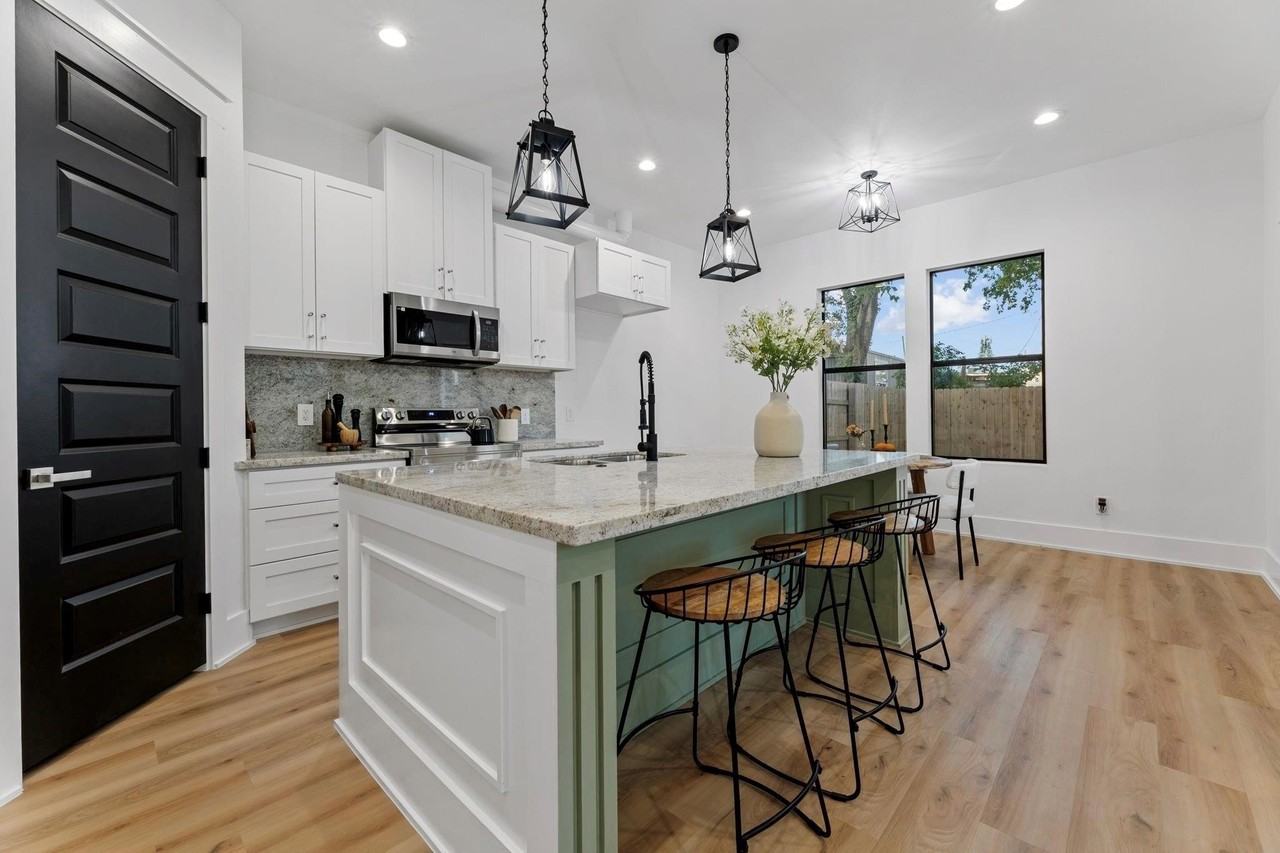 518 Clinton St #518B - Photo 4 of 50