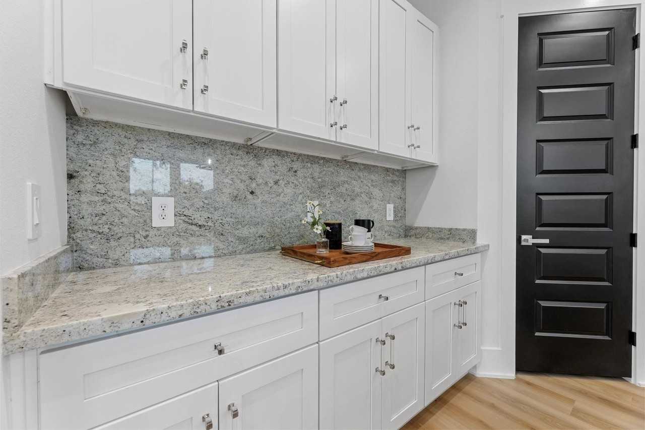 518 Clinton St #518B - Photo 7 of 50