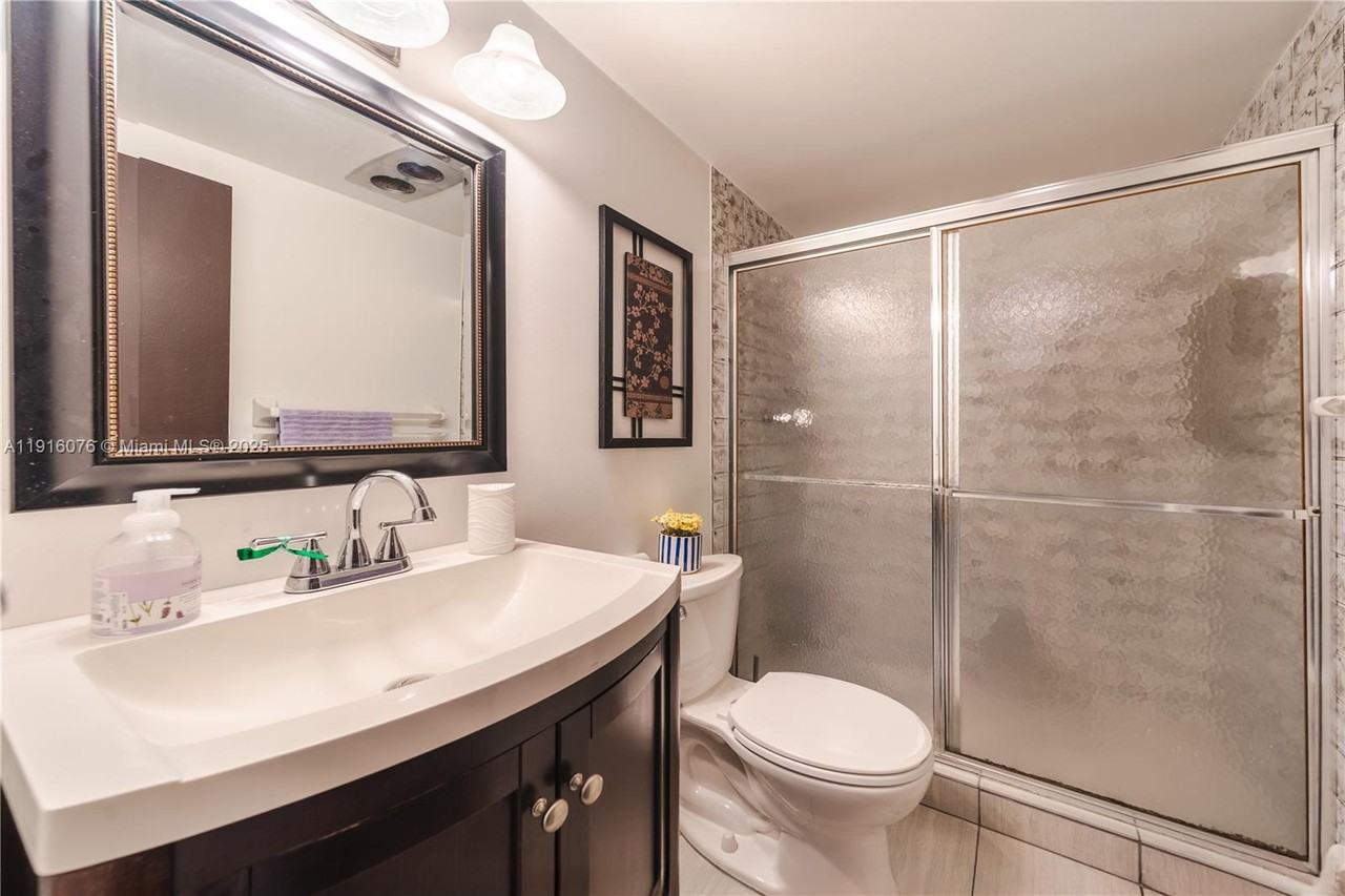 701 Ne 1st Ct #701-303 - Photo 5 of 18