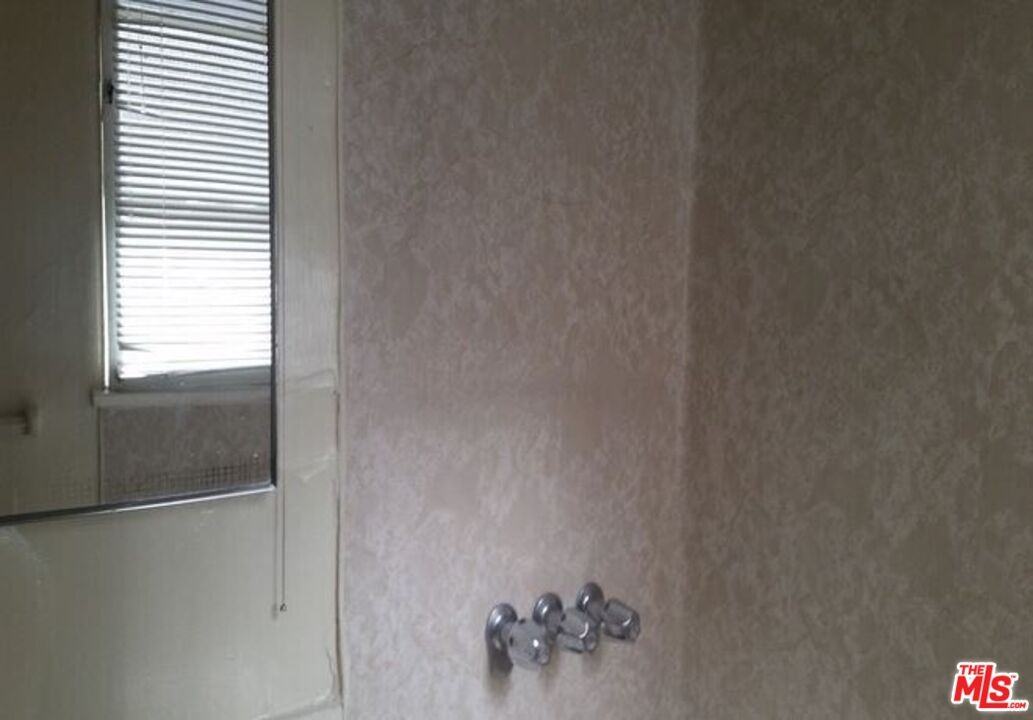 665 S Cochran Ave #665-104 - Photo 2 of 8