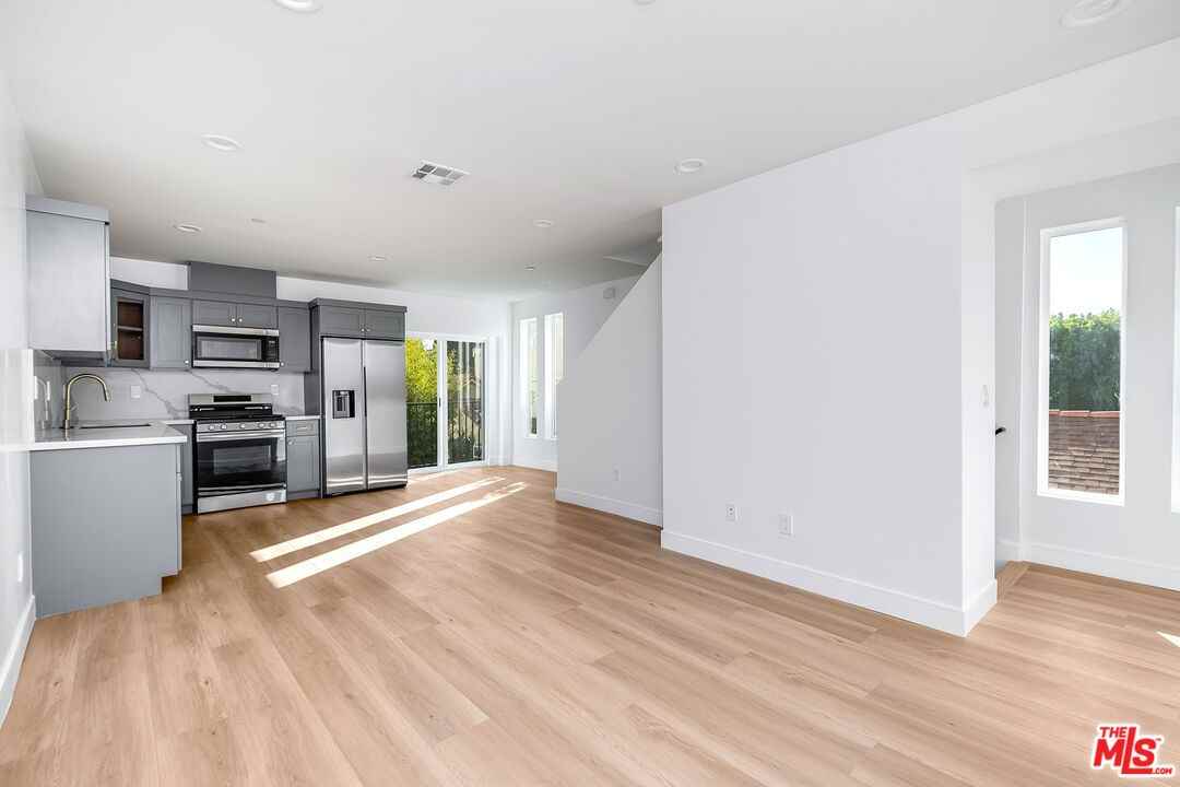 10803 Kling St Unit 2 #10803 - Photo 7 of 25