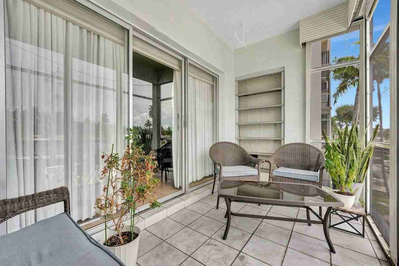 3040 Ne 16th Ave #3040-205 - Photo 3 of 25