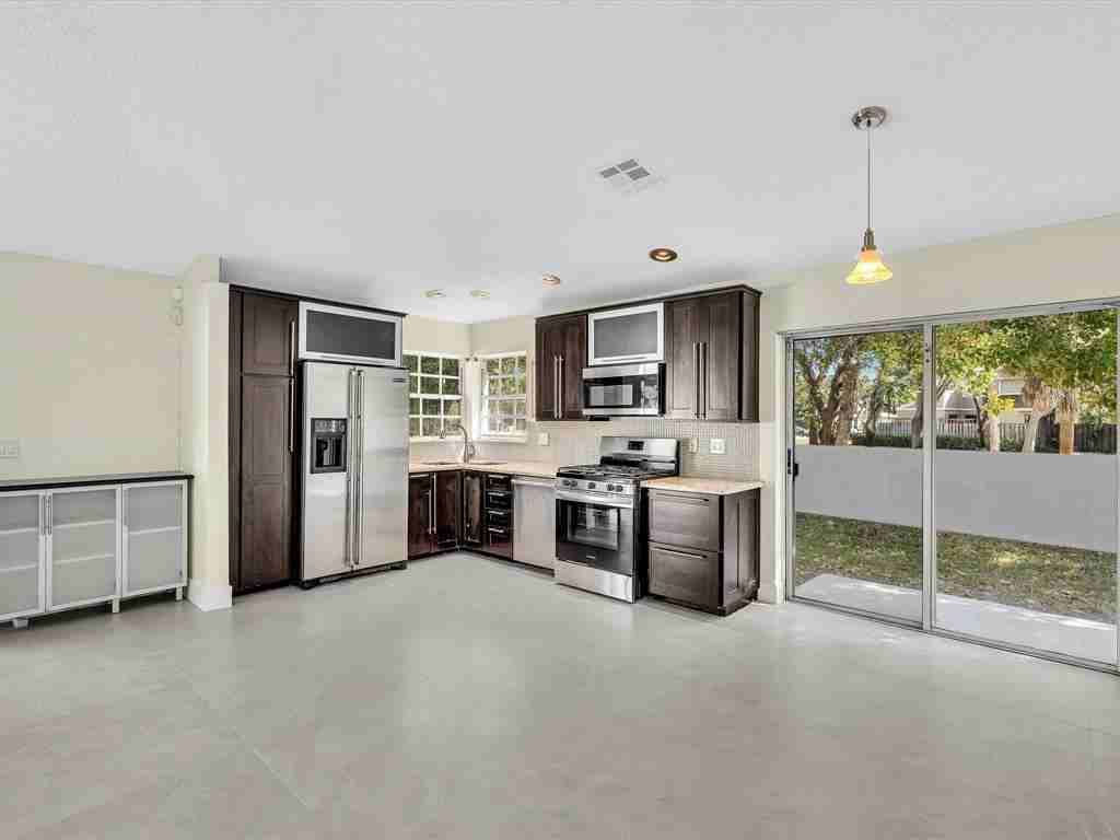 13400 Nw 5th Ct #13400 - Photo 7 of 50