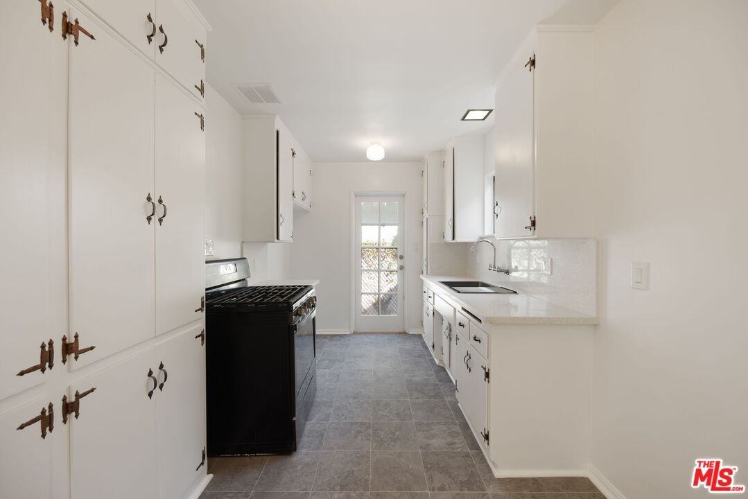 4268 Jackson Ave #4268A - Photo 6 of 14