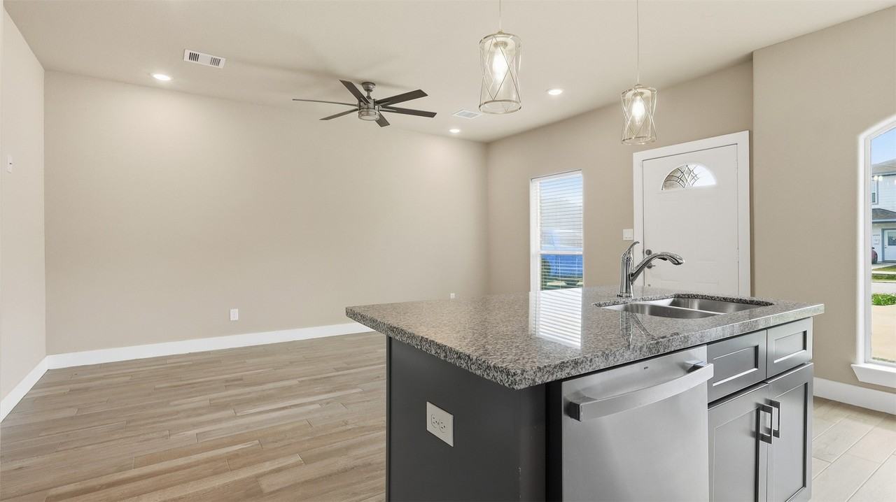 4431 Knoxville St #4431A - Photo 3 of 15