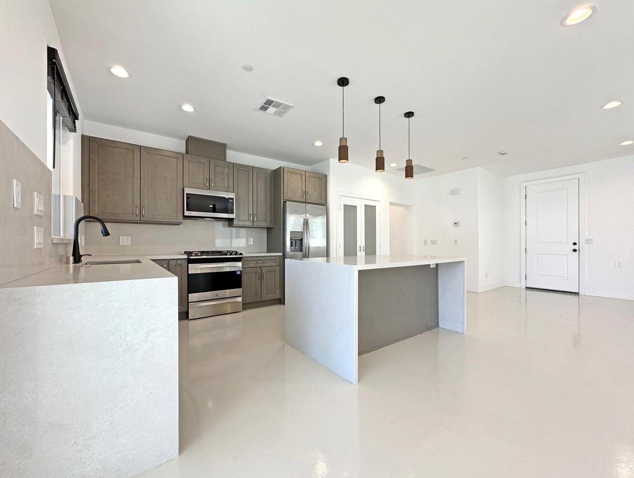 33595 Rancho Vista Dr #33595 - Photo 5 of 28