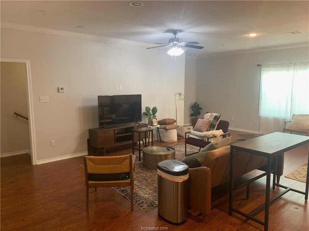 307 Boyett St #307D - Photo 2 of 10