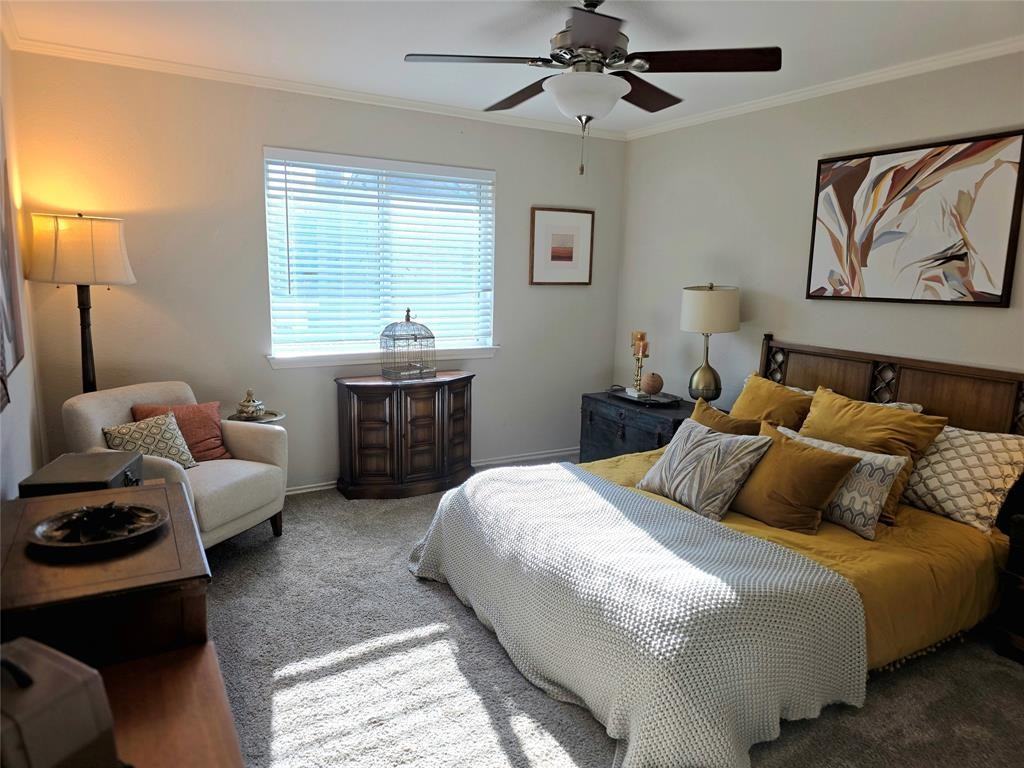 2612 Custer Pkwy #2612B - Photo 3 of 13