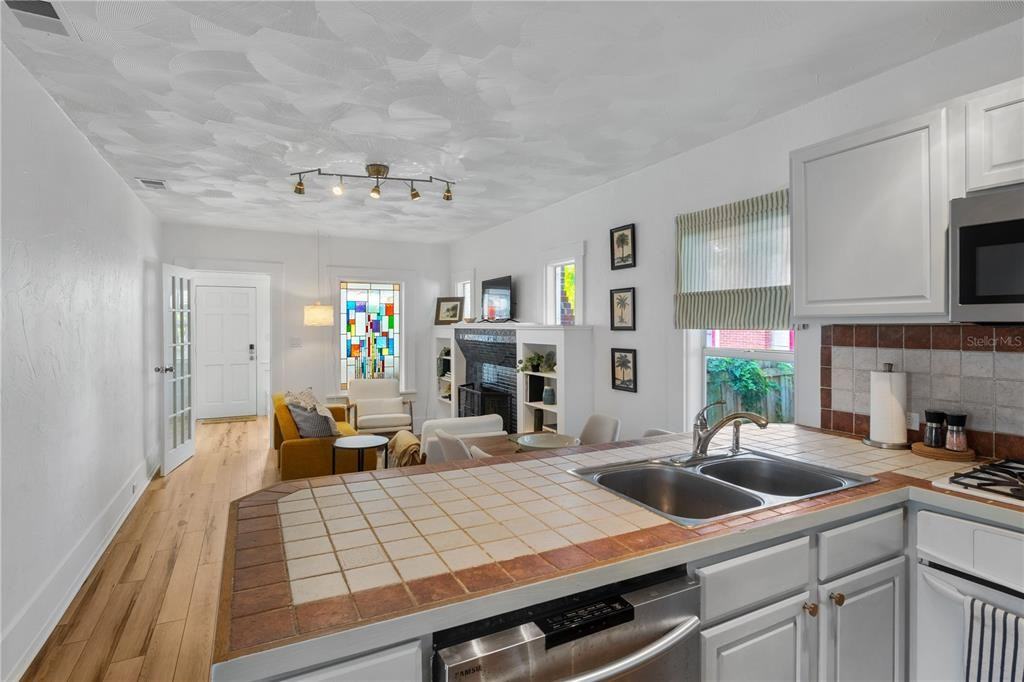 918 16th St W #918 - Photo 5 of 26