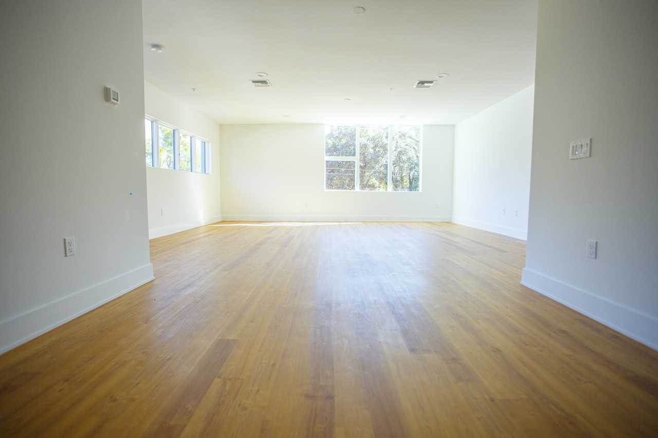 1300 Francis Ave - Photo 5 of 9