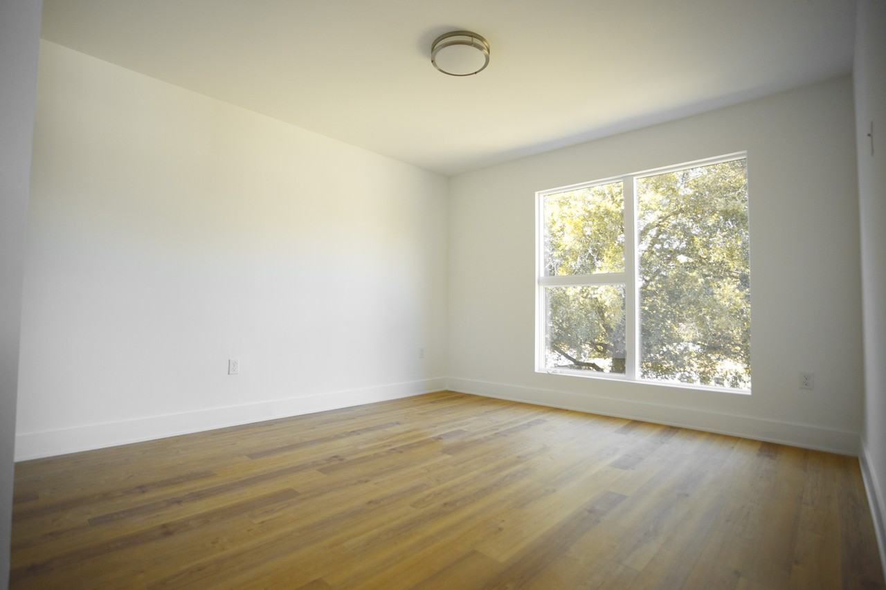 1300 Francis Ave - Photo 7 of 9