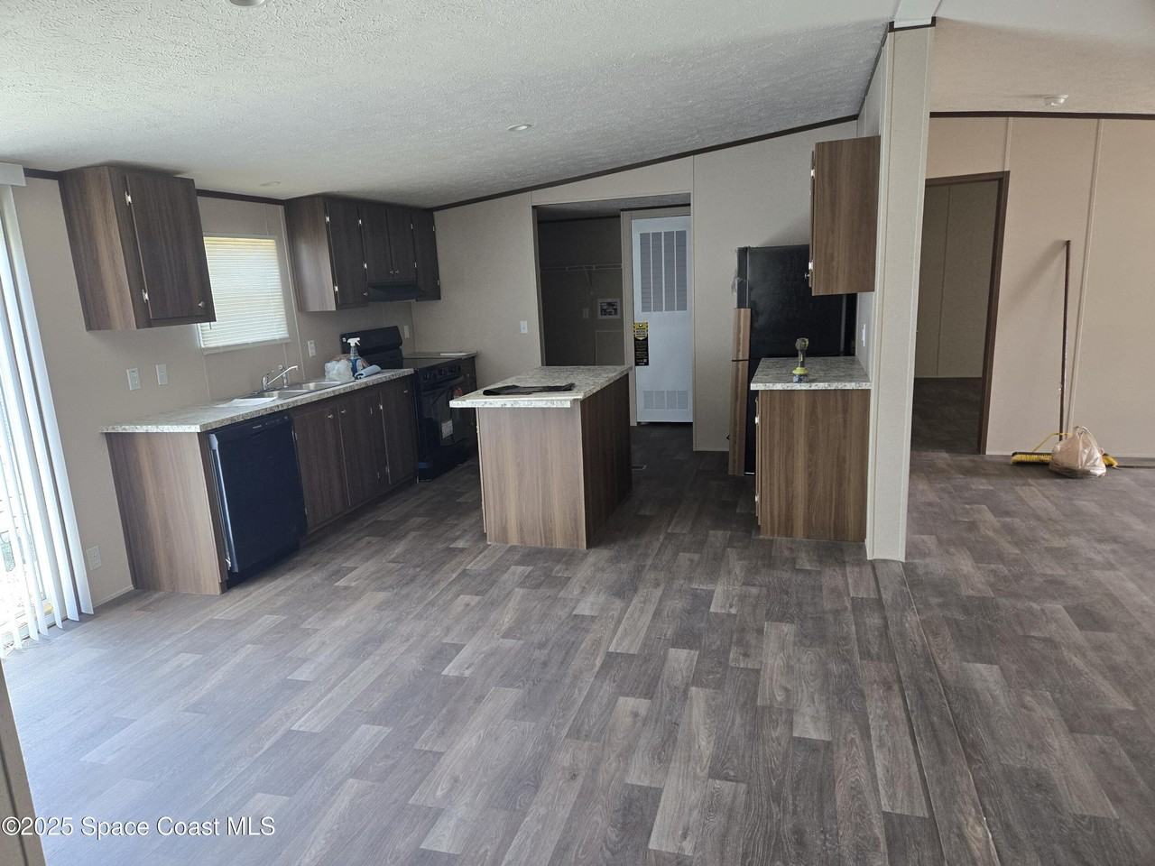 2534 Amberly Rd Ne #2534 - Photo 2 of 6