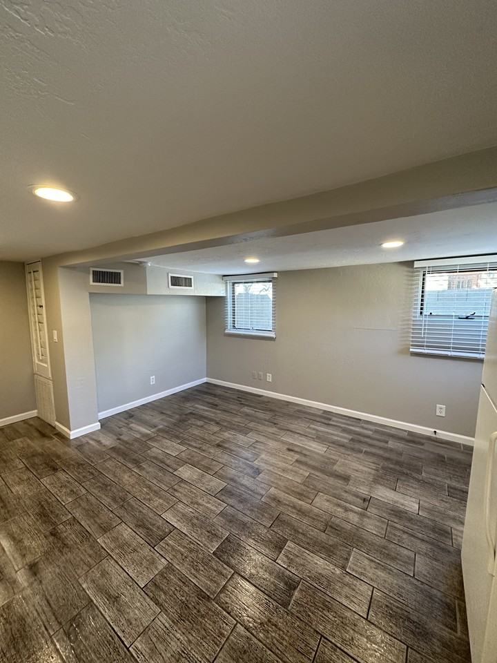 841 E Sheridan St #3 - Photo 6 of 15