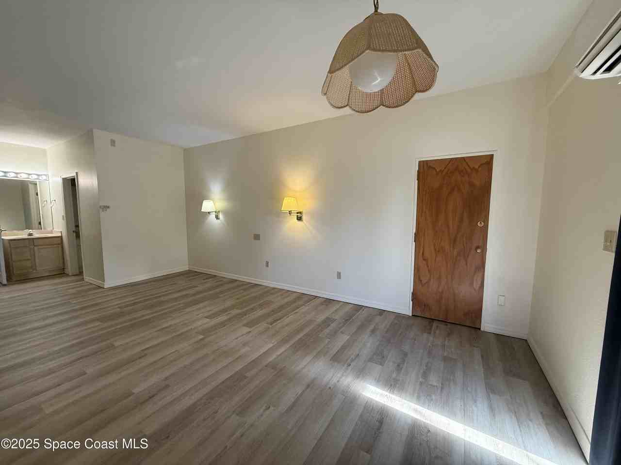 2180 Country Club Dr