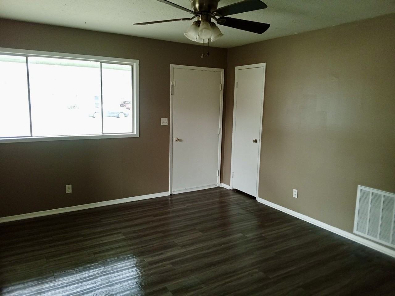 501 Wynhurst Ct - Photo 3 of 8