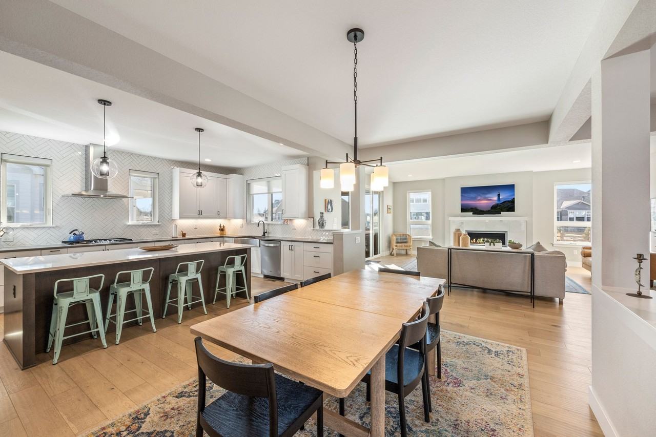 702 Delechant Dr - Photo 3 of 18