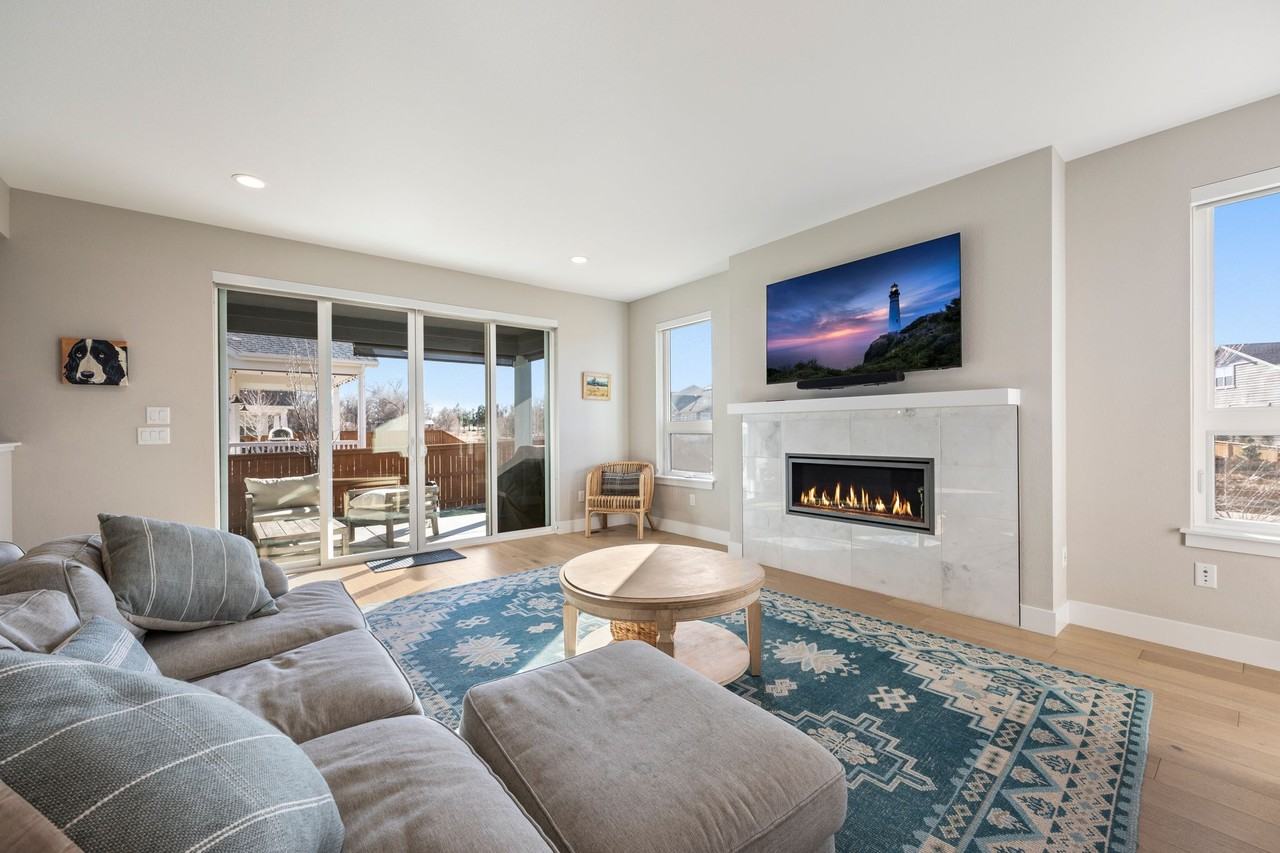 702 Delechant Dr - Photo 4 of 18