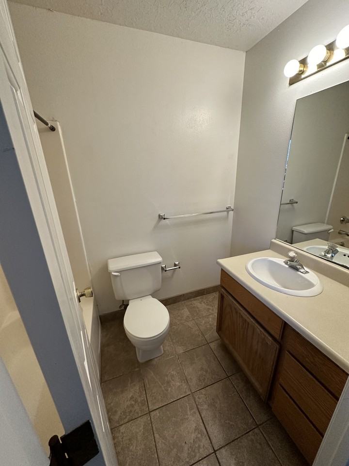 536 Ne, Unitbedroom A - Photo 5 of 13