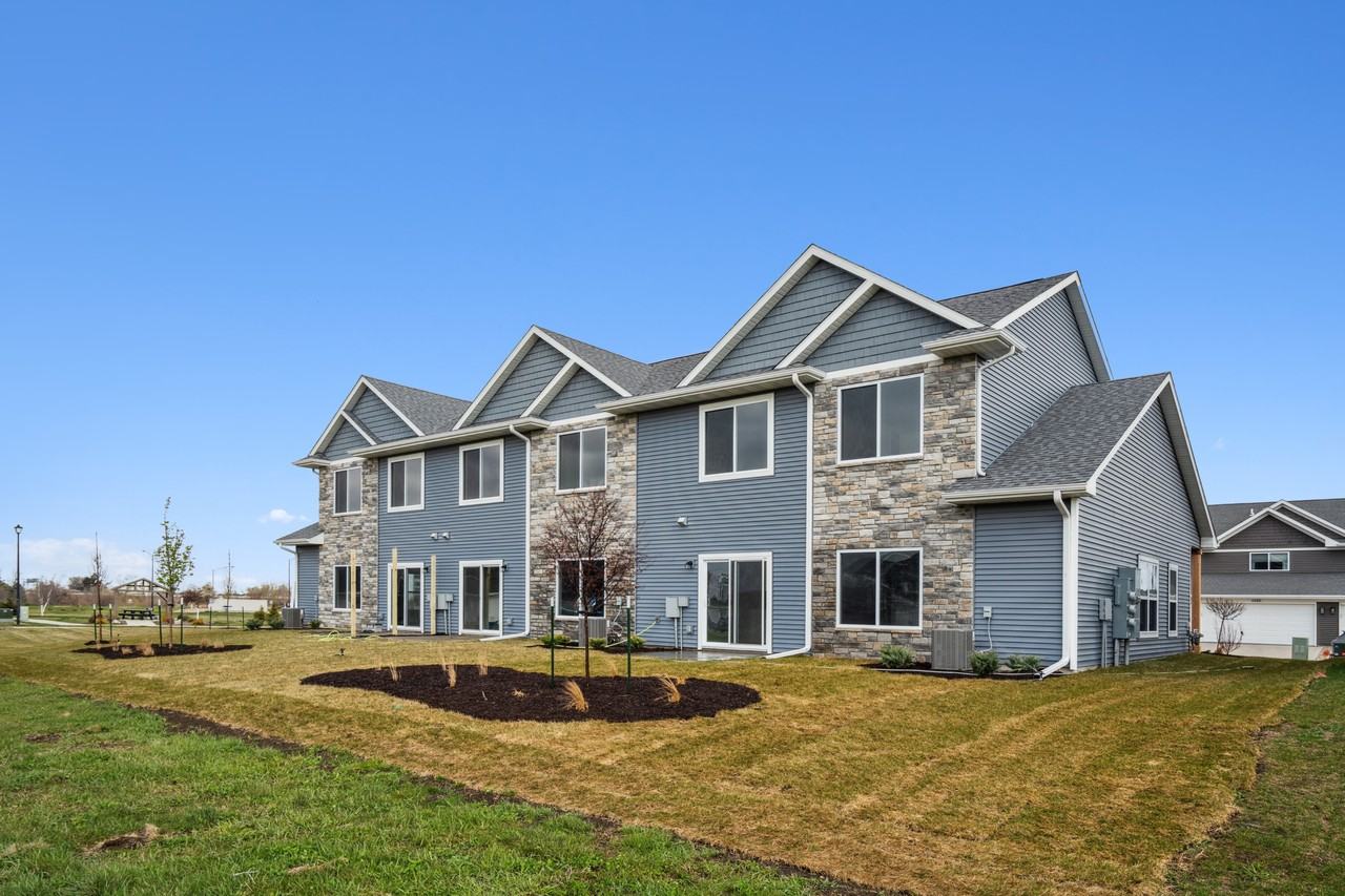 2240 Eversull Ln - Photo 4 of 28