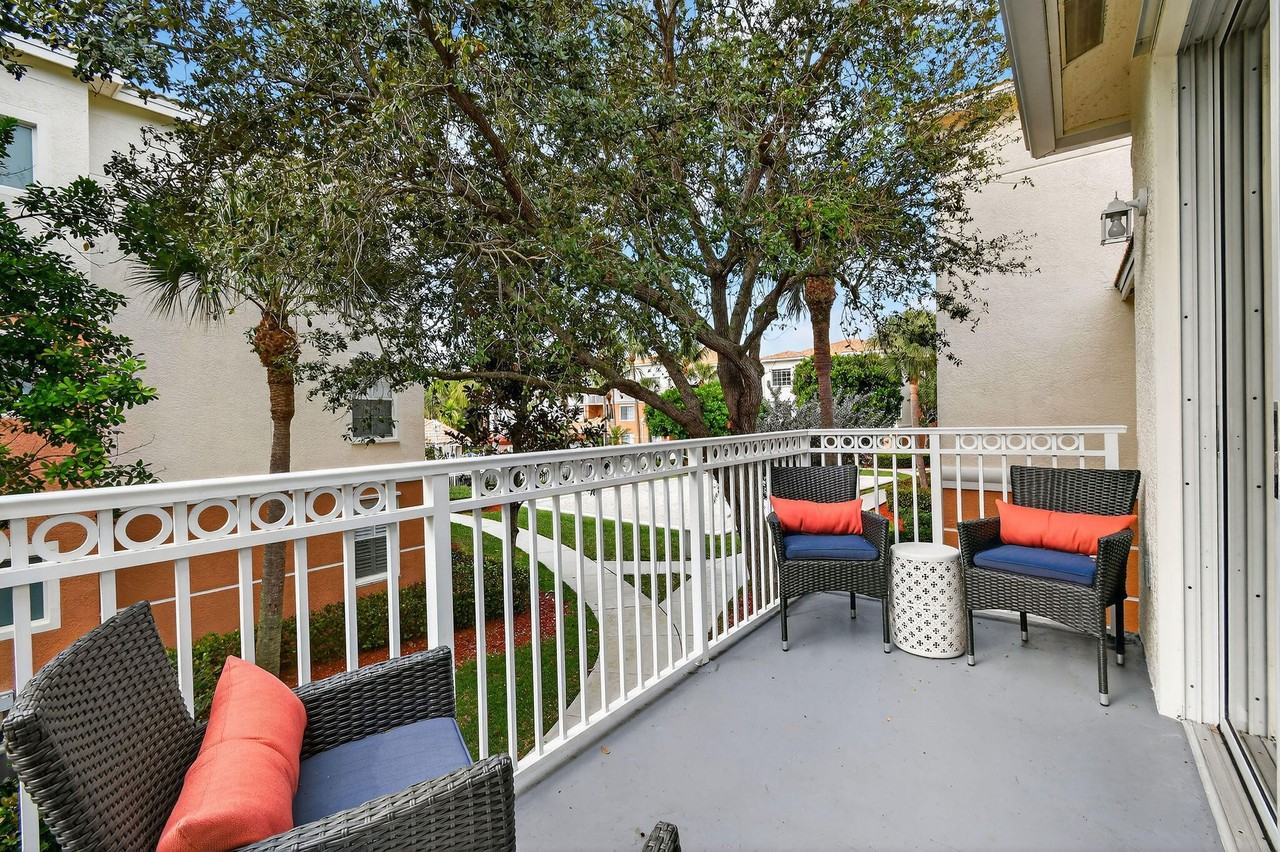 3202 Myrtlewood Cir E #3202 - Photo 6 of 37