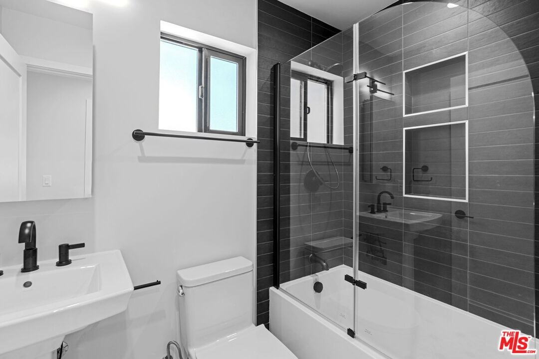 1518 1/2 Stearns Dr #1518 - Photo 3 of 16