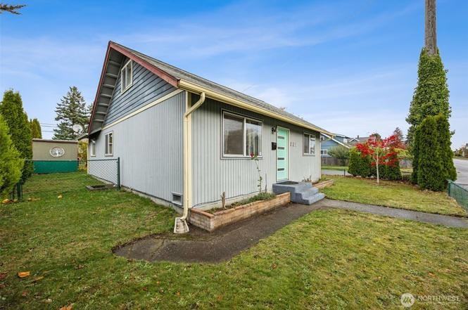 831 E 56th St #1 - Photo 2 of 13