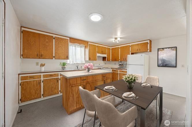 831 E 56th St #1 - Photo 5 of 13