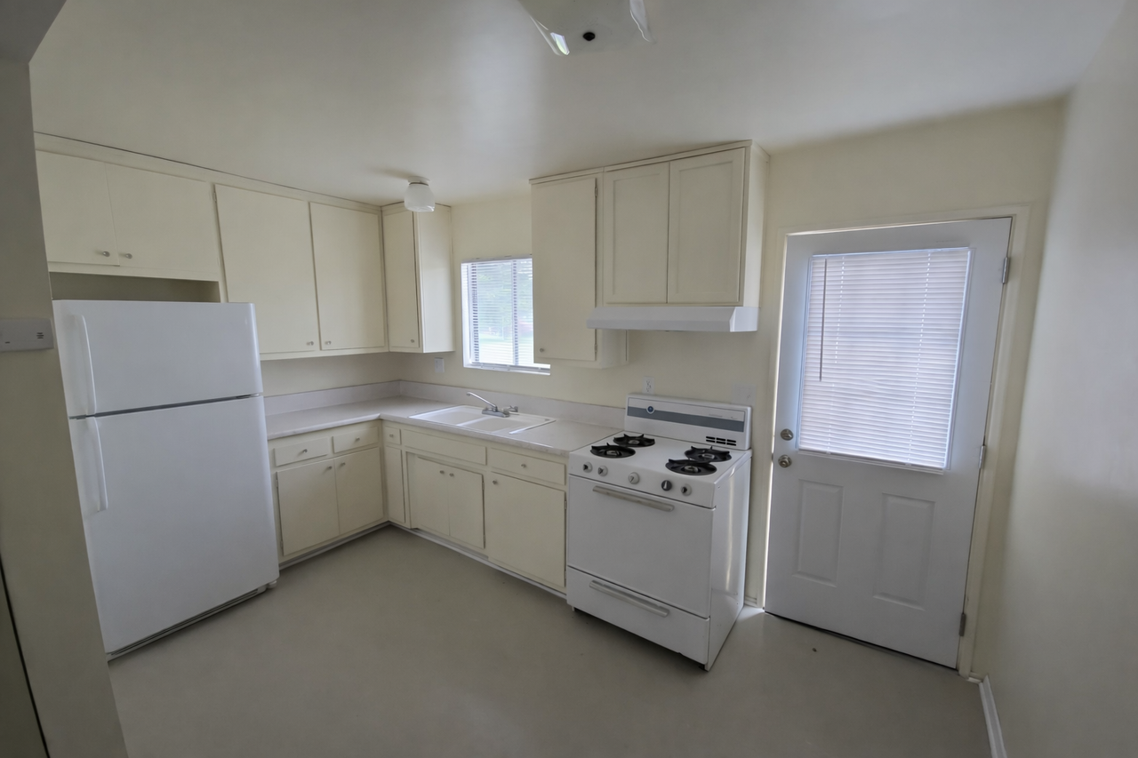 955 W C St #955C - Photo 2 of 9