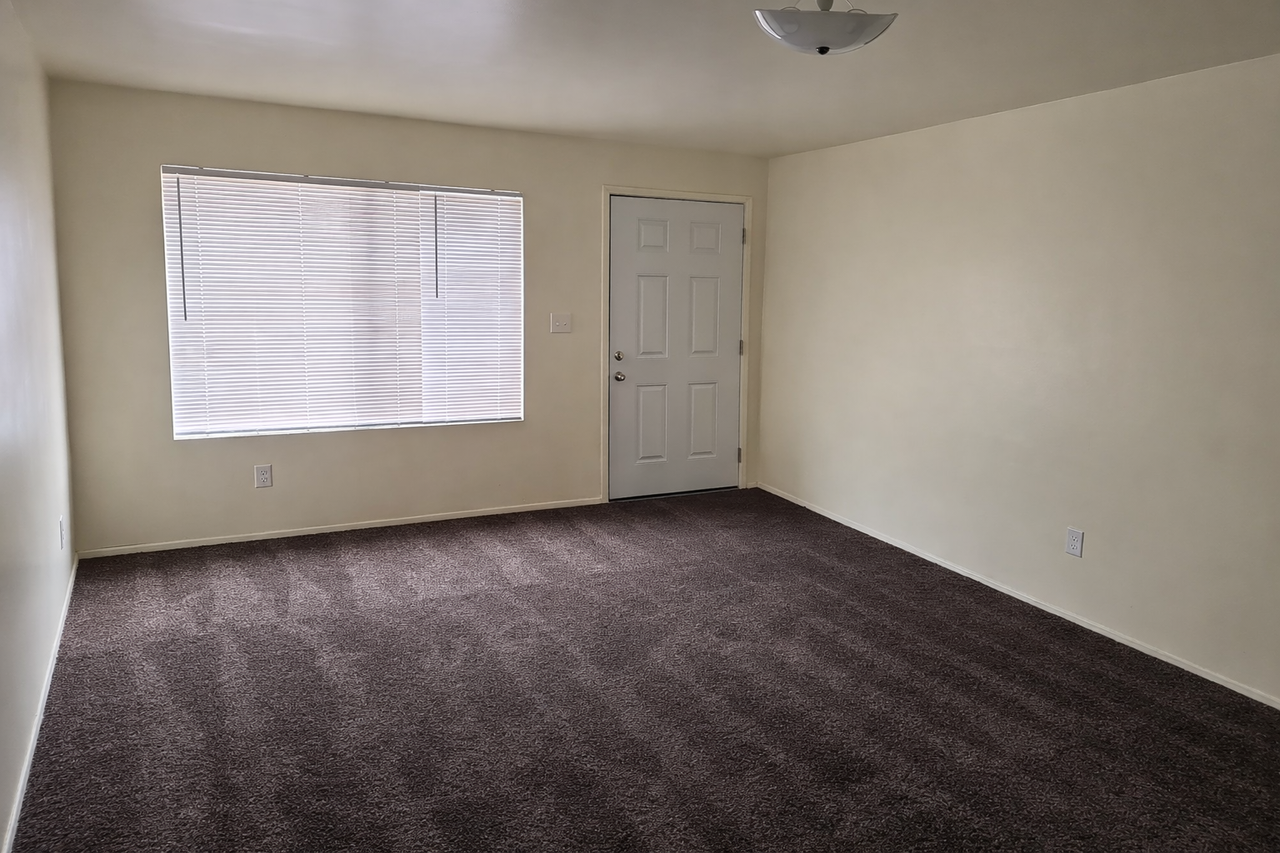 955 W C St #955C - Photo 3 of 9