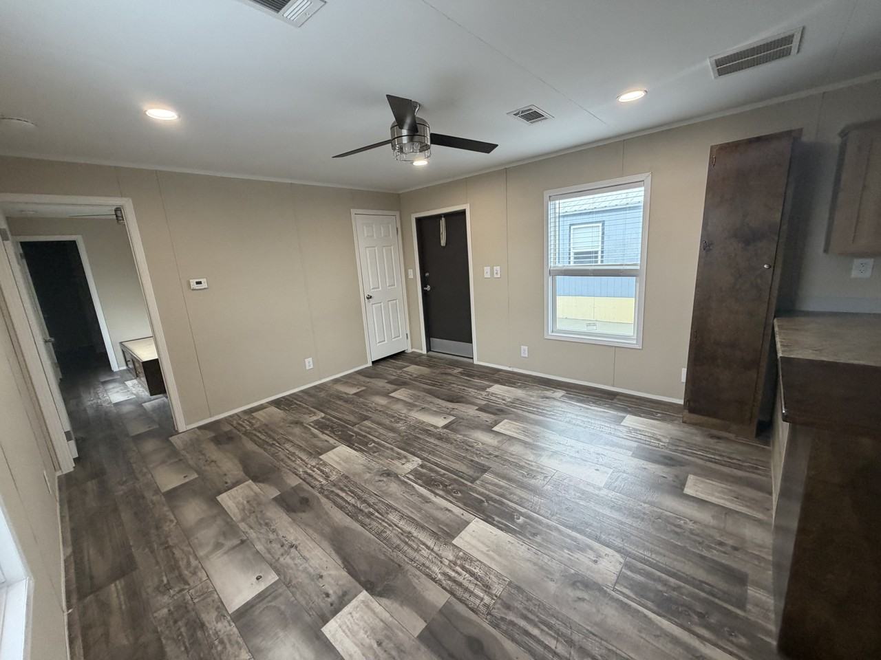 1121 Connor Ave - Photo 5 of 11