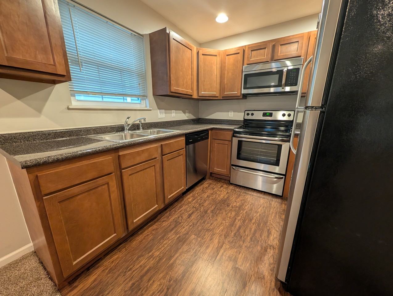 825 Camp St - Photo 3 of 11