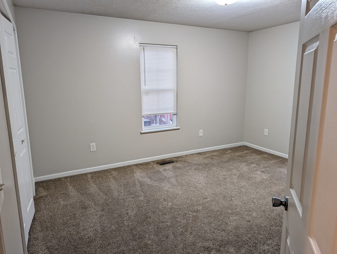 825 Camp St - Photo 7 of 11