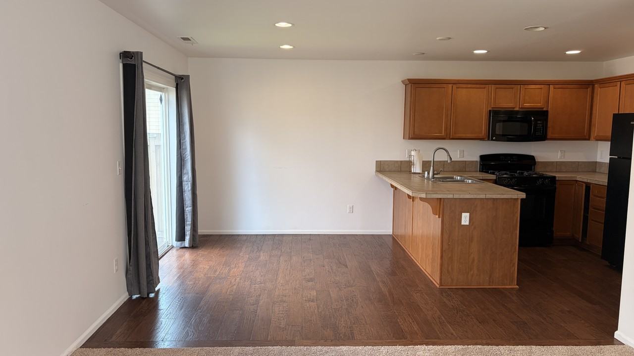 11046 Se 204th St - Photo 4 of 17