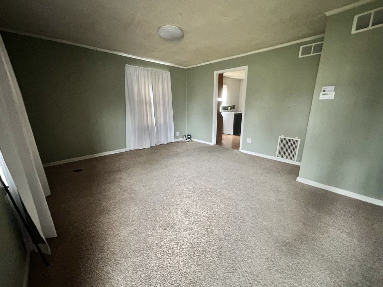 205 S Commercial Ave - Photo 3 of 7