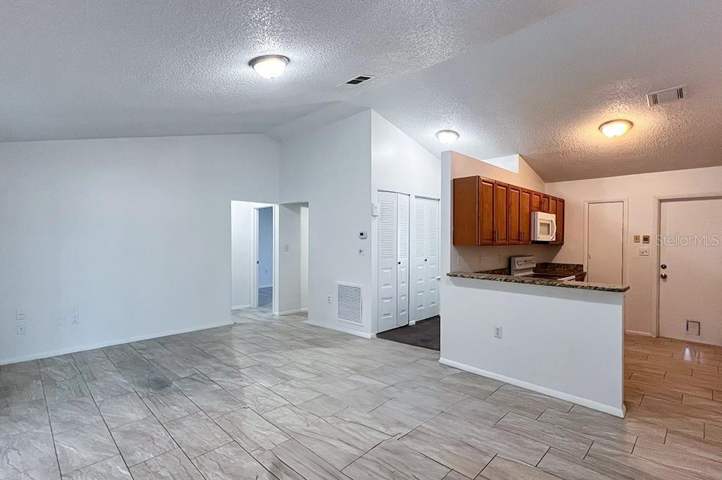 10 York Ct #10 - Photo 3 of 26