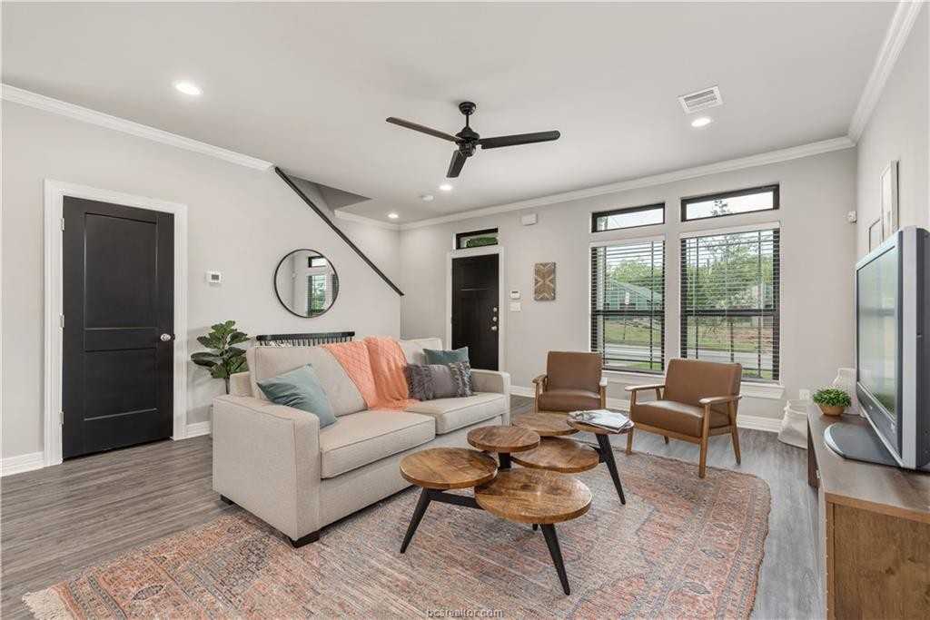 713 Turner St #713B - Photo 5 of 10