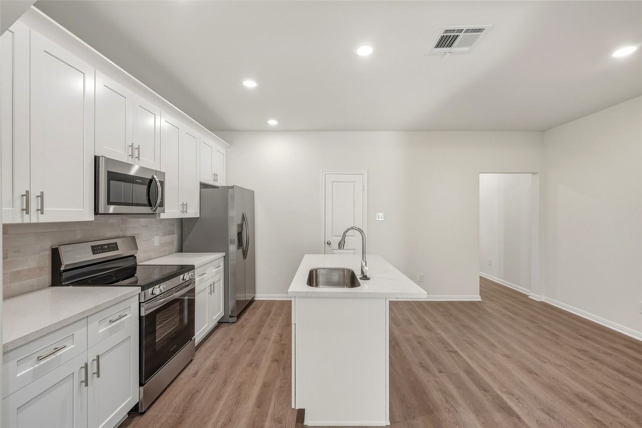 708 W Dallas St #708 - Photo 3 of 19