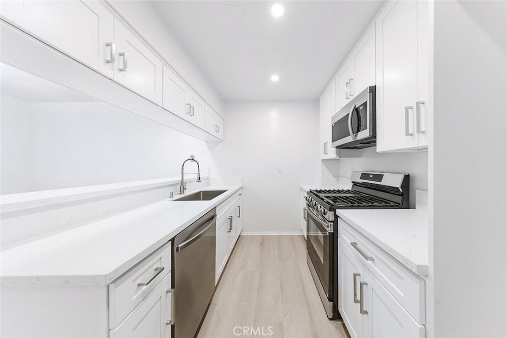 465 Ivy St #465-203 - Photo 7 of 28