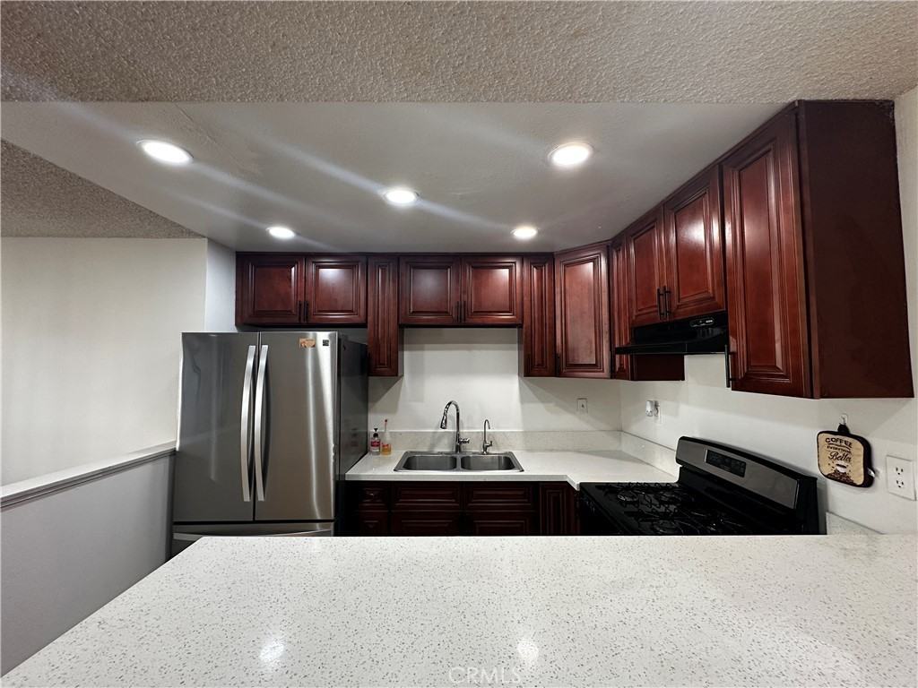 801 E Chestnut St #801-2 - Photo 5 of 12